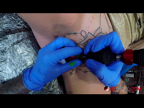 ❤️ Sully Savage mai tsananin jarfa ta yi tattoo a kan kwarin ta ❤️ Batsa na dubura ❌️❤